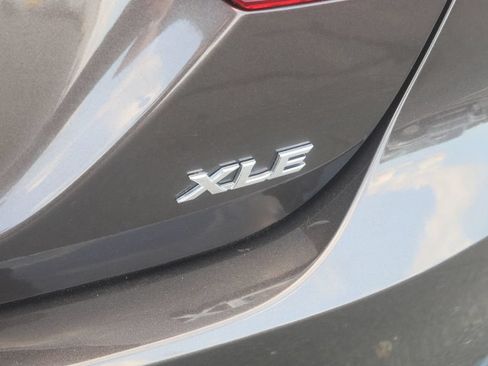 Used 2019 Toyota Camry XLE FWD image 27