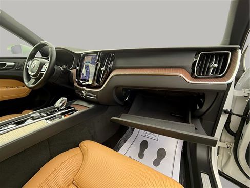 Used 2023 Volvo XC60 B5 Ultimate w/ Protection Package Premier image 33