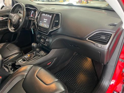 Used 2019 Jeep Cherokee Trailhawk w/ Cold Weather Group AWD/4WD image 20