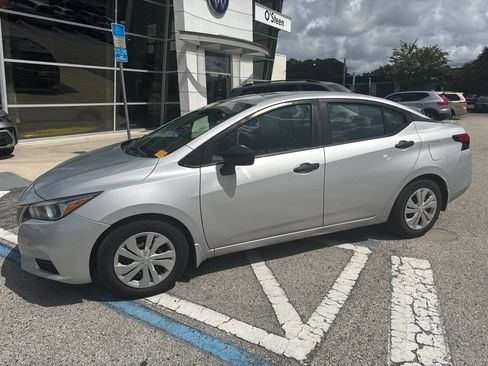Used 2020 Nissan Versa S FWD image 1