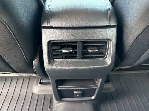 Used 2020 Ford Edge SE FWD image 17