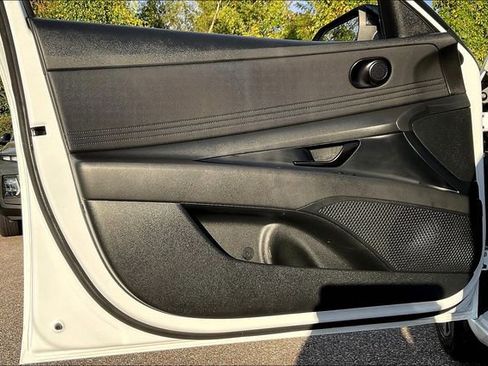 Certified 2025 Hyundai Elantra Sport image 23