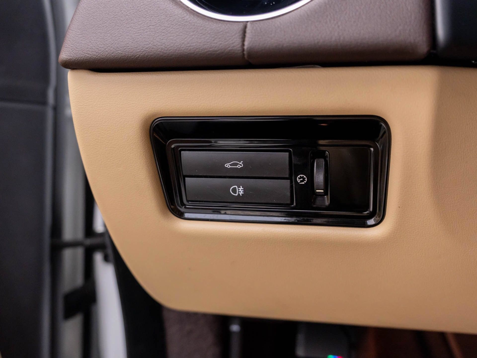 Used 2015 Jaguar XJ AWD image 21