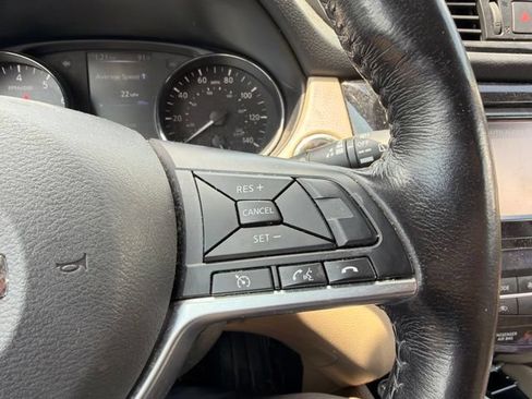 Used 2017 Nissan Rogue SL AWD/4WD image 25