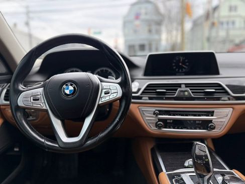 Used 2017 BMW 750i xDrive image 10