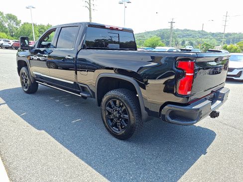 Certified 2025 Chevrolet Silverado 2500 High Country w/ High Country Premium Package AWD/4WD image 4