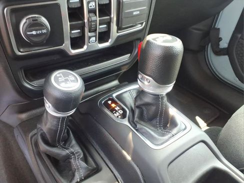 Used 2024 Jeep Wrangler Unlimited Sahara AWD/4WD image 8
