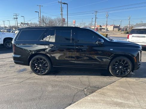 Used 2025 Cadillac Escalade Sport Platinum w/ LPO, ONYX Package image 5