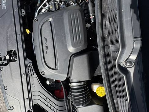 Used 2024 Chrysler Pacifica Touring-L FWD image 34