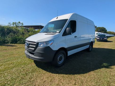 Used 2025 Mercedes-Benz Sprinter 2500 image 19