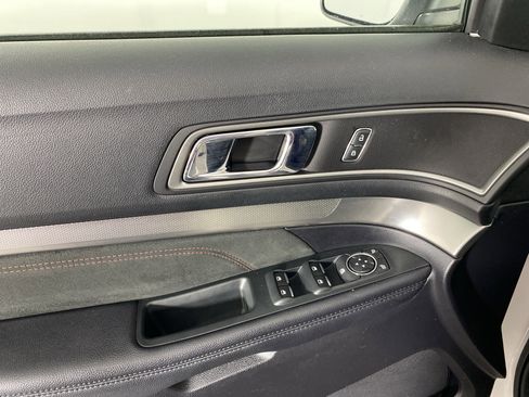 Used 2019 Ford Explorer XLT w/ Equipment Group 202A image 16