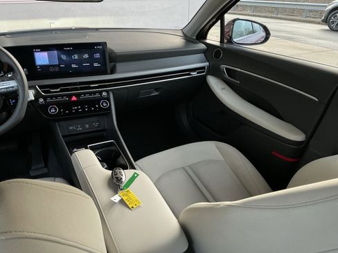 Used 2024 Hyundai Sonata SEL image 16