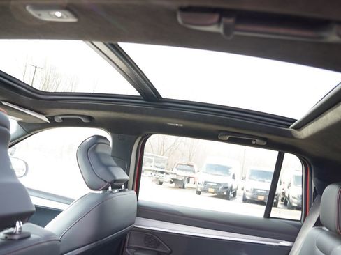 Used 2025 Jeep Wagoneer S Launch Edition image 19