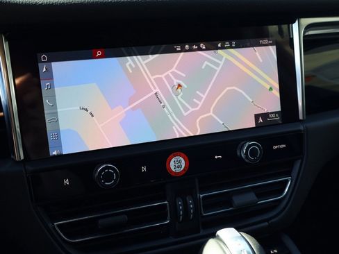 New 2026 Porsche Macan image 18