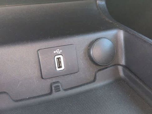 Used 2018 Ford Fusion SE w/ Fusion SE Technology Package FWD image 28
