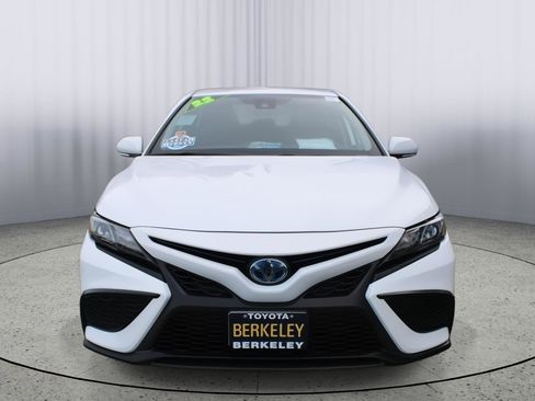 Used 2022 Toyota Camry SE image 3