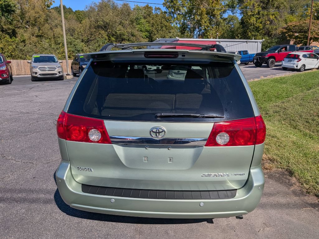 Used 2007 Toyota Sienna XLE Limited w/ XLE Limited PKG 3 FWD image 4