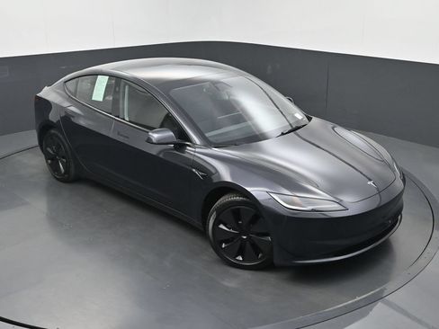 Used 2024 Tesla Model 3 Standard Range RWD image 31