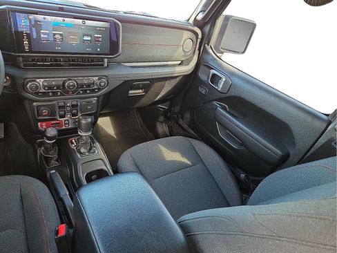 Used 2024 Jeep Gladiator Rubicon w/ Technology Group image 12