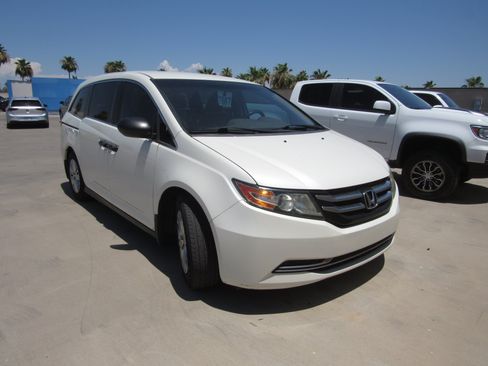 Used 2016 Honda Odyssey LX image 2
