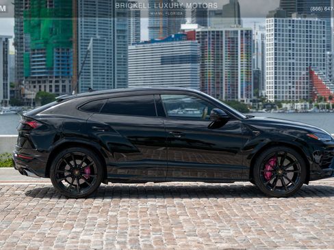 Used 2022 Lamborghini Urus AWD/4WD image 11