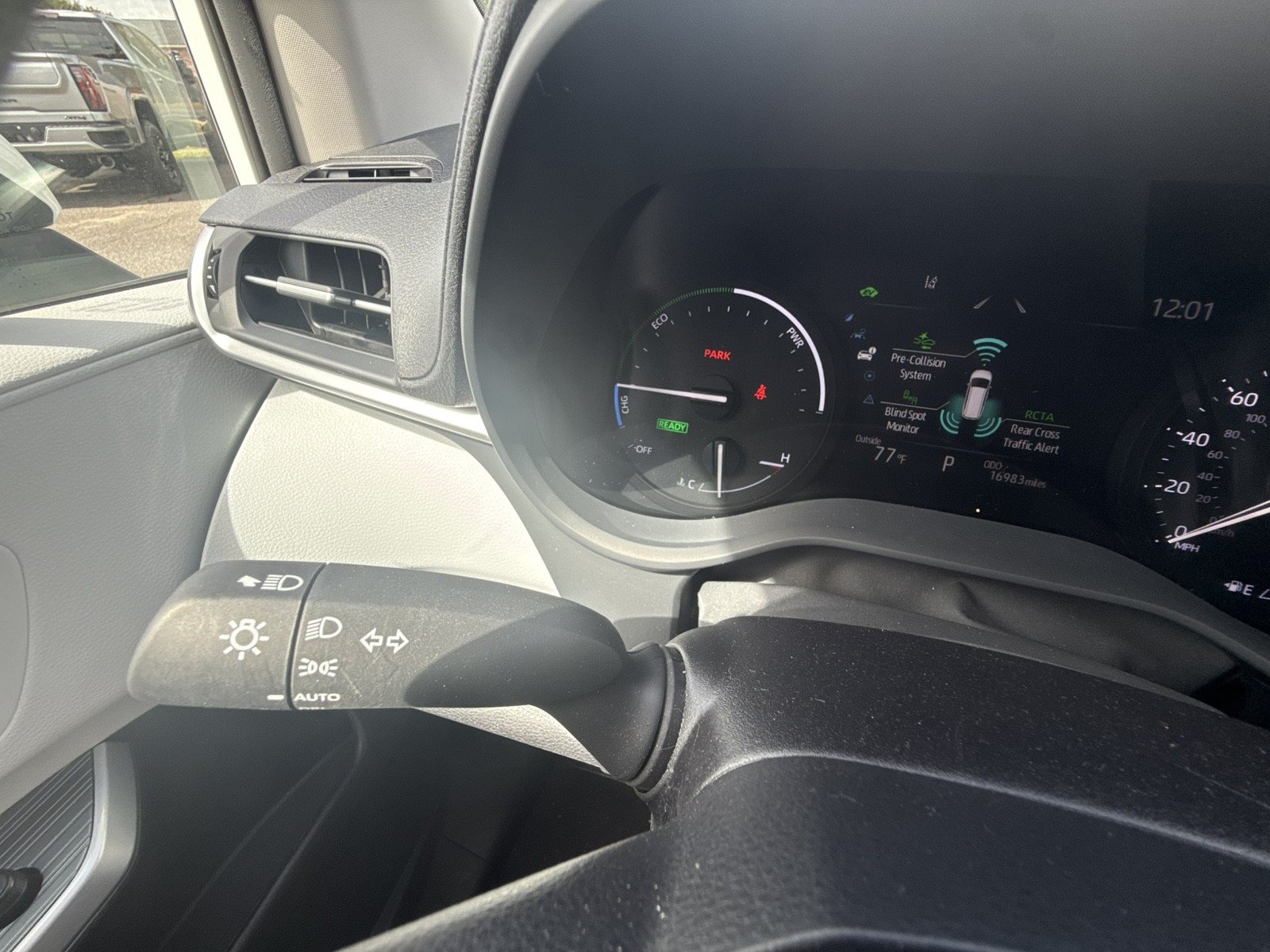 Used 2025 Toyota Sienna LE FWD image 20