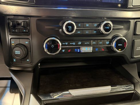 Used 2024 Ford F250 Lariat w/ Sport Appearance Package image 12