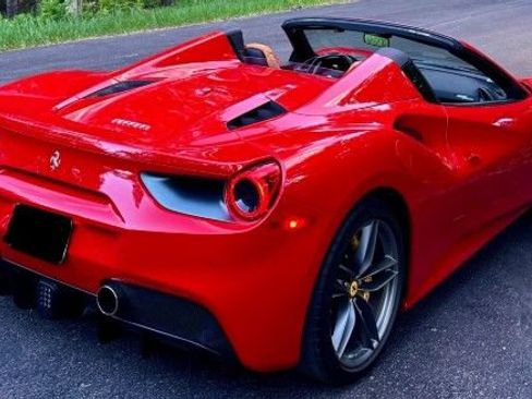 Used 2018 Ferrari 488 Spider RWD image 2