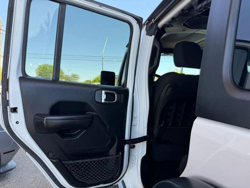 Used 2018 Jeep Wrangler Unlimited Rubicon w/ LED Lighting Group image 38