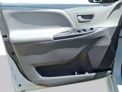 Used 2020 Toyota Sienna L FWD image 10
