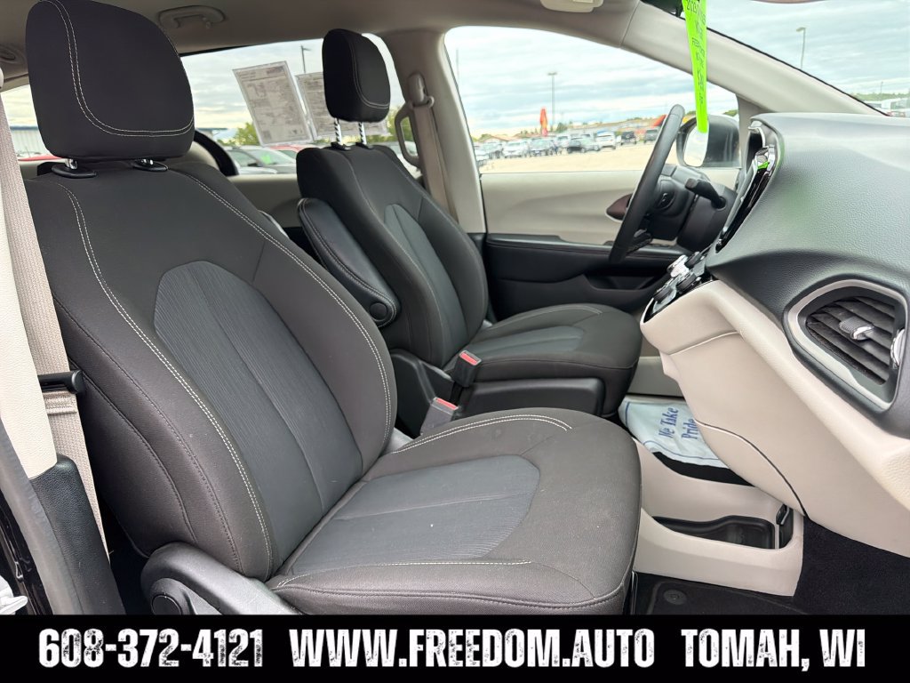 Used 2023 Chrysler Voyager LX FWD image 36