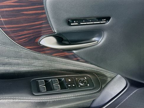 Used 2018 Lexus LS 500 w/ Interior Upgrade Package RWD image 28