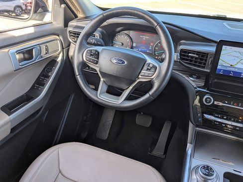 Used 2024 Ford Explorer Limited image 17