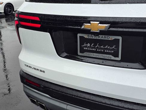 Used 2024 Chevrolet Traverse LT image 14