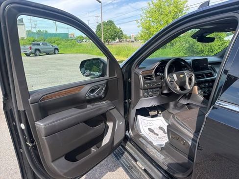 Used 2023 Chevrolet Suburban High Country AWD/4WD image 9