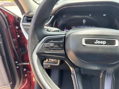 Used 2024 Jeep Grand Cherokee Laredo RWD image 22