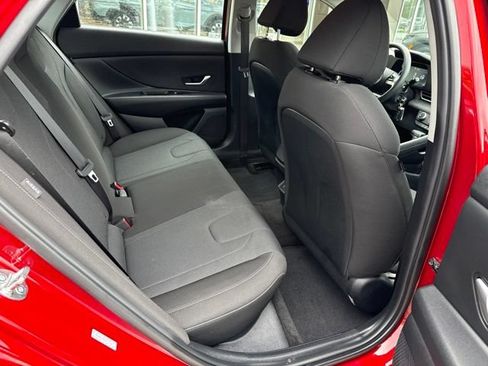 Used 2024 Hyundai Elantra SE FWD image 19