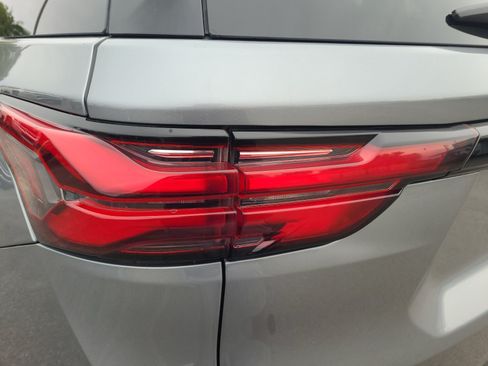 Used 2023 Chevrolet Traverse LT w/ LPO, Floor Liner Package AWD/4WD image 25