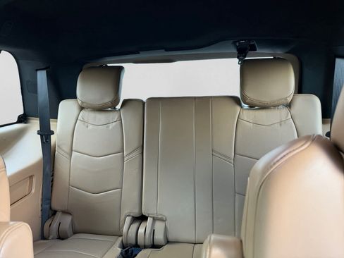 Used 2018 Cadillac Escalade Platinum RWD image 14