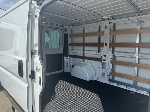 Used 2025 RAM ProMaster 2500 w/ U-Haul Equipment Group FWD image 23