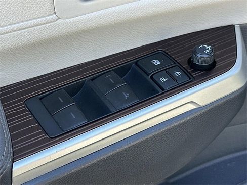 Used 2024 Toyota Sienna XLE image 17