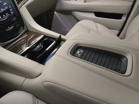 Used 2018 Cadillac Escalade Luxury image 26