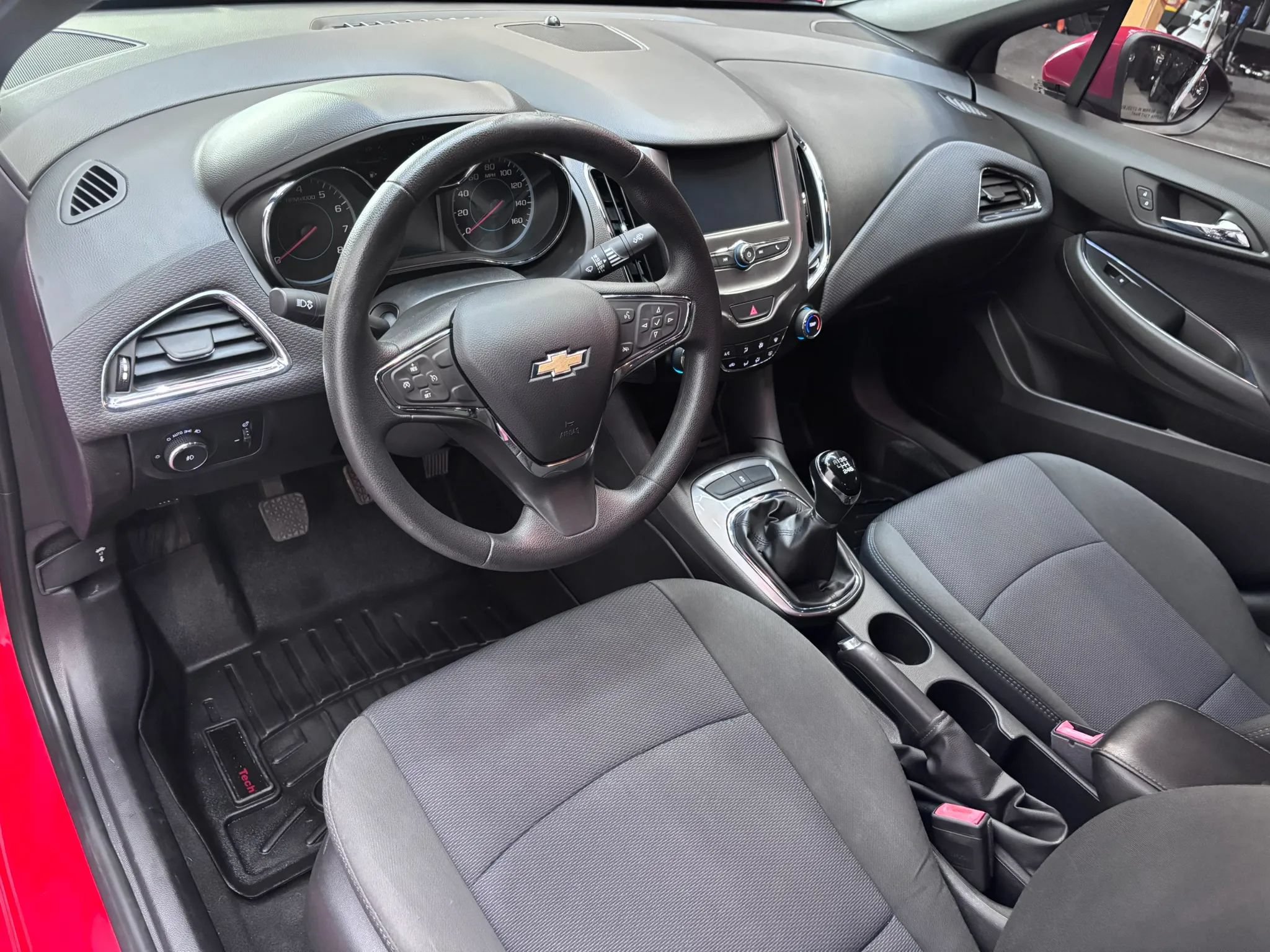 Used 2017 Chevrolet Cruze LT w/ RS Package FWD image 7