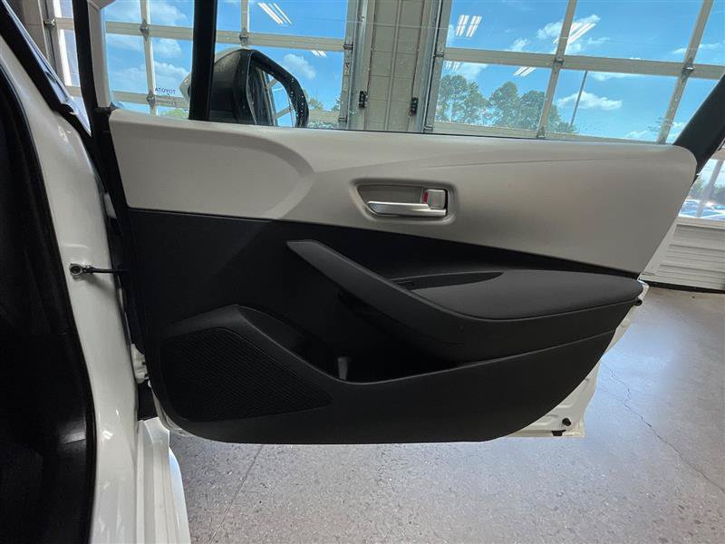 Used 2020 Toyota Corolla LE FWD image 29