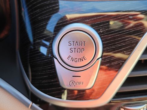 Used 2022 BMW 740i xDrive w/ M Sport Package image 40