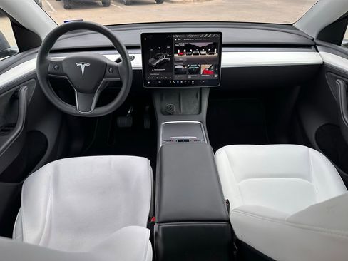 Used 2024 Tesla Model Y Long Range image 18