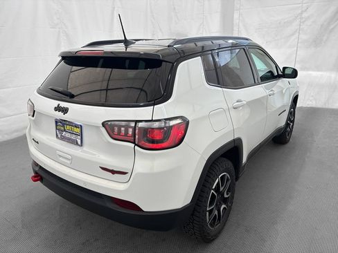 Used 2025 Jeep Compass Trailhawk AWD/4WD image 7