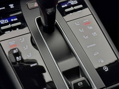 Certified 2026 Porsche Macan AWD/4WD image 21