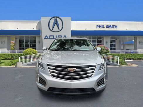 Used 2017 Cadillac XT5 Luxury FWD image 2