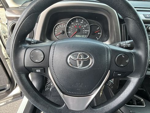 Used 2016 Toyota RAV4 LE AWD/4WD image 18